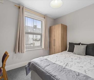 4 bedroom mews to rent - Photo 5