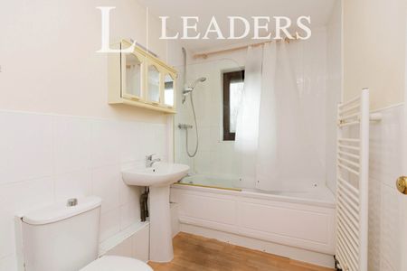 1 bedroom apartment to rent Somerset House, Oriental Road, Woking, GU22 - Photo 2