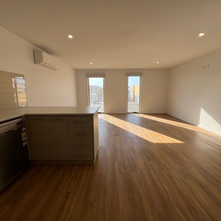 Newly Renovated 2 Bedroom Apartment in CBD! - Photo 1