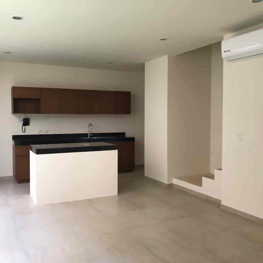 Estrena Townhouse sin muebles, dentro de privada en zona norte. - Foto 1