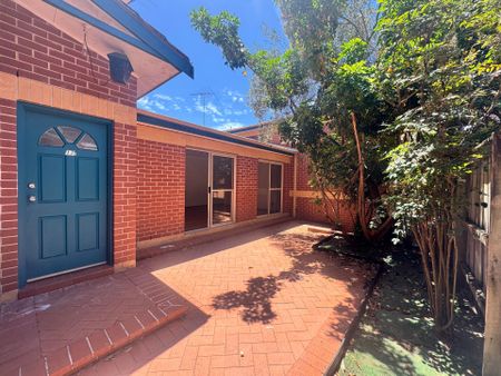 Spacious 3-Bedroom Townhouse in the Heart of Waverley! - Photo 5