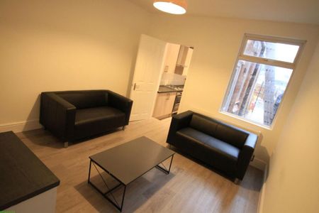 4 bedroom terraced house to rent - Photo 4