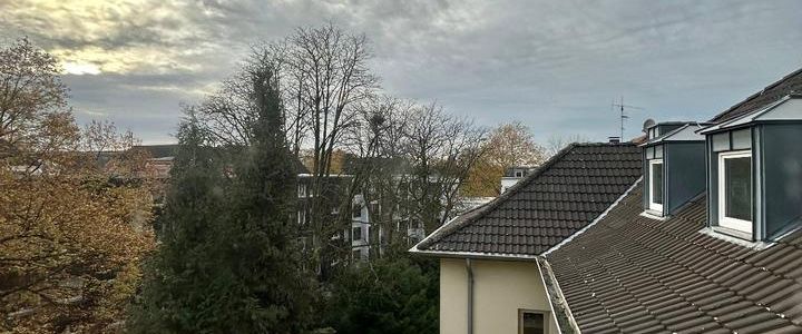 TOP LAGE - Zentrale 2 Zimmer Dachgeschoss Wohnung mit Einbauküche in Essen - Foto 1