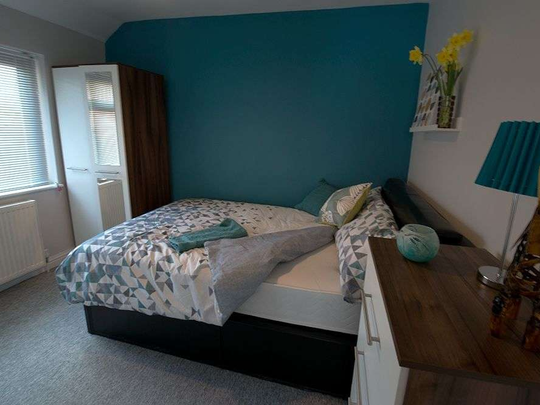 1 bedroom in a house share to rent - Photo 1