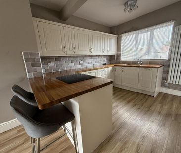 3 bedroom end of terrace house to rent - Photo 2