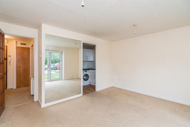 Eaton Avenue, High Wycombe - Photo 1
