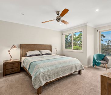 Spacious family home with elevated bush views - Photo 2