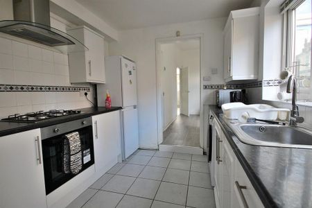 1 bedroom in a house share to rent - Photo 4