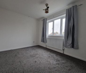 2 bedroom end of terrace house to rent - Photo 3