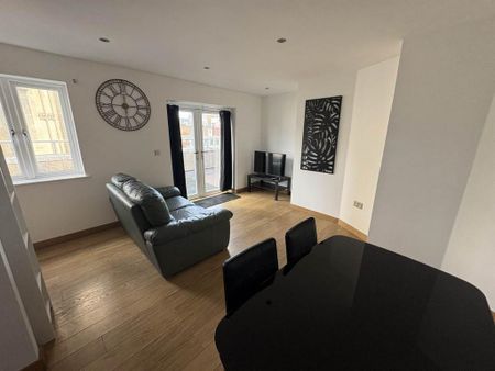 2 bedroom flat to rent - Photo 2