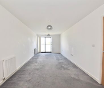 2 bed Flat in Victory Park Road , Addlestone, KT15 2FG - Photo 2
