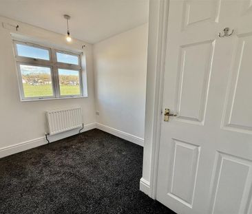 4 bedroom terraced house to rent - Photo 2