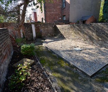 111, Broomspring Lane, Broomhall, Sheffield S10 2FD - Photo 1
