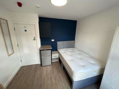 Stunning Room with Private En-Suite – Just 5 Minutes from Watford General Hospital! - Photo 3
