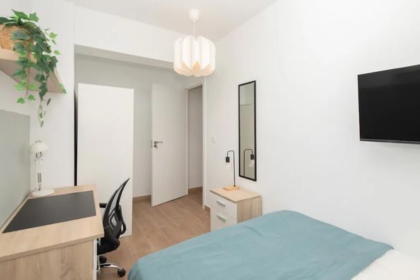 Carrer Olimpia Arozena Torres, Valencia, Valencian Community 46018 - Photo 1