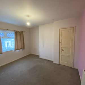 3 Bed Terraced House, Kennard Road, BS15 - Photo 2