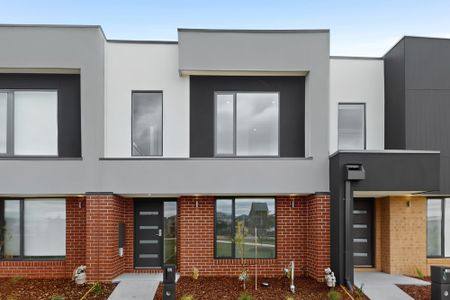 22 Jandakot, Point Cook VIC 3030 - House For Rent | Domain - Photo 2