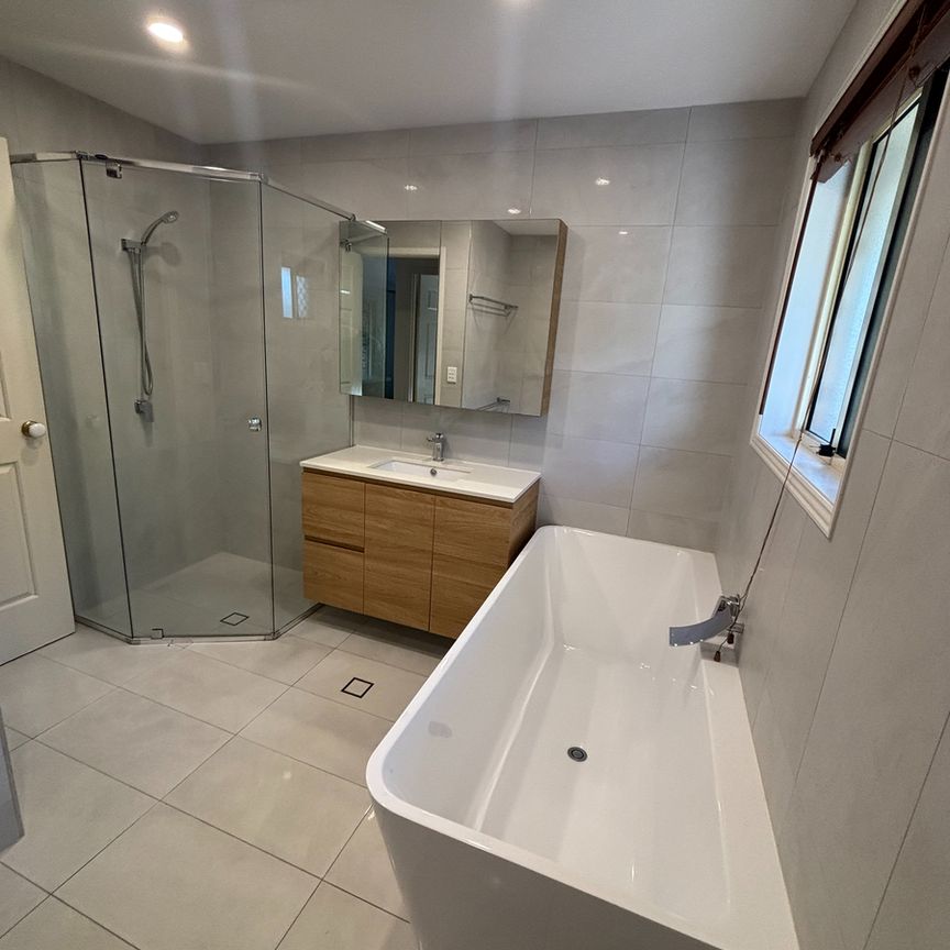 Stylish 3-Bedroom Family Home in Prime Parkwood Location - Photo 1