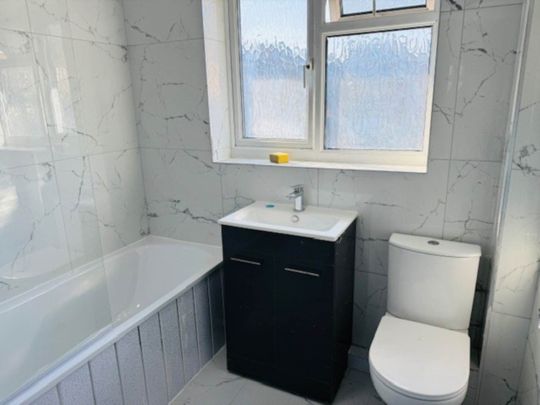 Plumer Road, High Wycombe - Photo 1