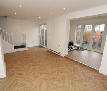 4 bedroom terraced house to rent - Photo 2