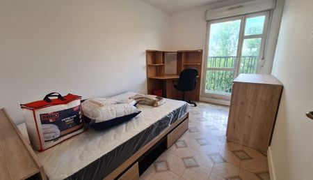Appartement 4 pièces 68m2 REIMS 1 170 euros - Photo 2