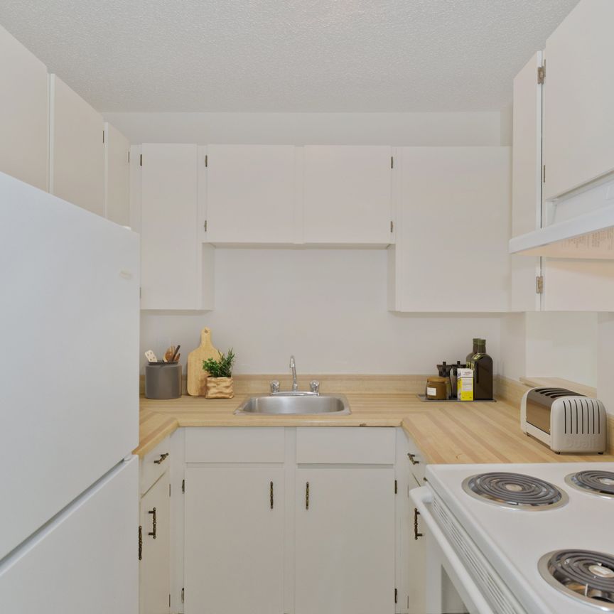 Pineridge Apartments - Photo 1