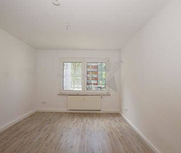 NEU renovierte 2-Zimmer-Wohnung mit französischem Balkon - Foto 4