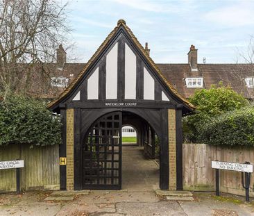 Utterly charming studio apartment set on the first floor of a much ... - Photo 4