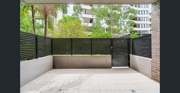 Ground Floor Apartment with Courtyard in the Heart of Majors Bay - Photo 1