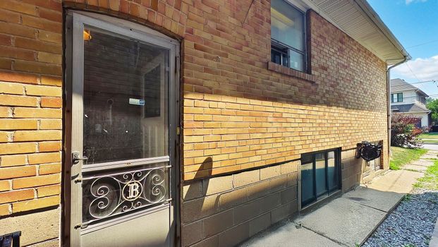 For Lease - 174 Caribou Road Unit# Main, Toronto, Ontario - Photo 1