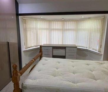 Woodford Green Road, Hall Green, Birmingham, B28 - Photo 4