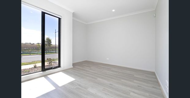 Perfect Near-New Townhouse! - Photo 1