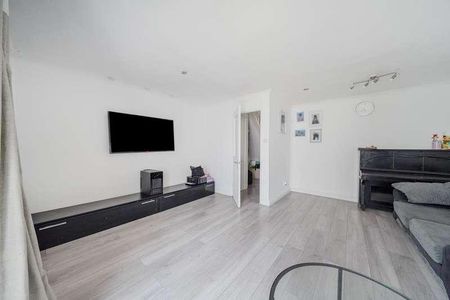 Slough, Berkshire, SL2 - Photo 4