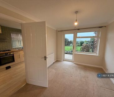 3 bedroom semi-detached house to rent - Photo 6