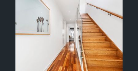 Contemporary boutique living by the bay! - Photo 4