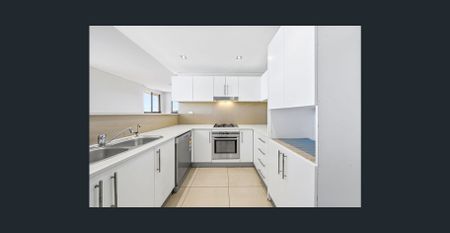 The Pinnacle of Waterfront Living: An Executive 209sqm Penthouse with Panoramic Views - Photo 5