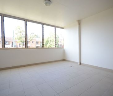 2 Bedroom Apartment in Handy Location&excl; - Photo 6