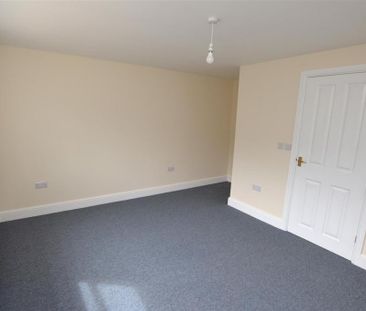 3 bedroom semi-detached house to rent - Photo 6