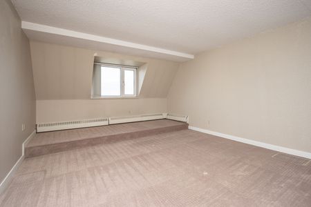 221 6 Avenue Southeast, Calgary - Photo 3