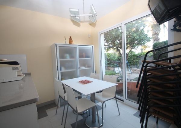 Villa con la piscina privada en Cabo Roig.