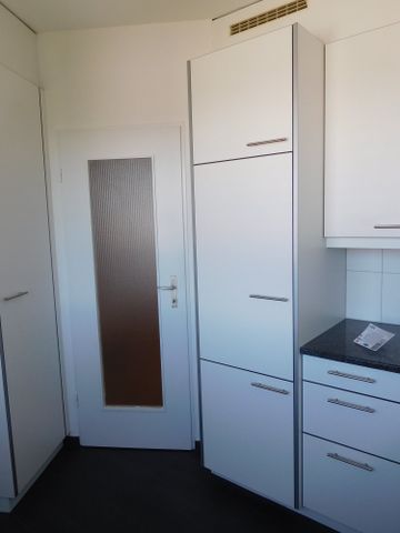 Schöne Weitsicht - grosszügiger Grundriss! - Photo 2
