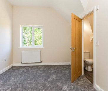 4 bedroom terraced house to rent - Photo 3