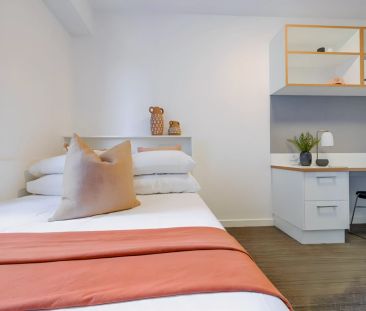 Deluxe Studio with Double bed - east(Mid floor Level 6-15 ) - Photo 1