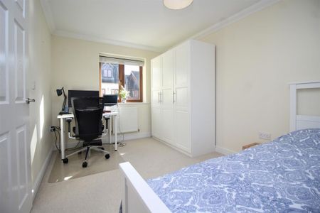 4 bedroom detached house to rent - Photo 3