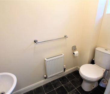 3 bedroom mews to rent - Photo 2