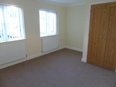 2 bedroom terraced house to rent - Photo 4