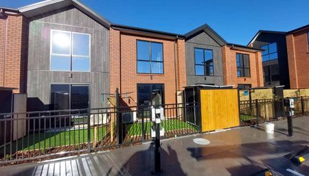 Modern One-Bedroom Townhouse – Prime Location - Photo 4