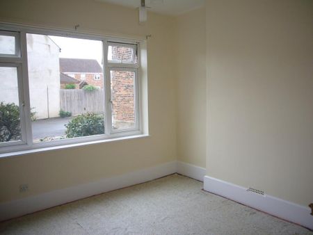 1 bedroom ground floor flat to rent - Photo 2