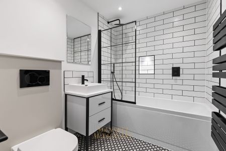 High Street, Horley, RH6 - Photo 2