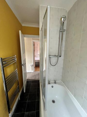 5 bedroom semi-detached house to rent - Photo 4